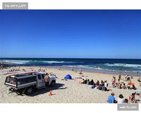 加拿大游泳队抵达黄金海岸，开始为期三周的南半球高原训练营